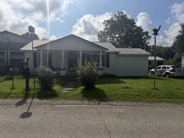 712 Fisher Ave, Smithville, TN 37166
