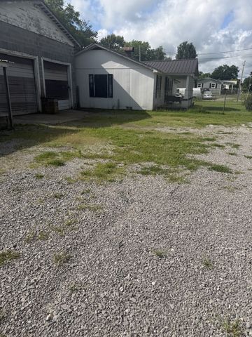 712 Fisher Ave, Smithville, TN 37166