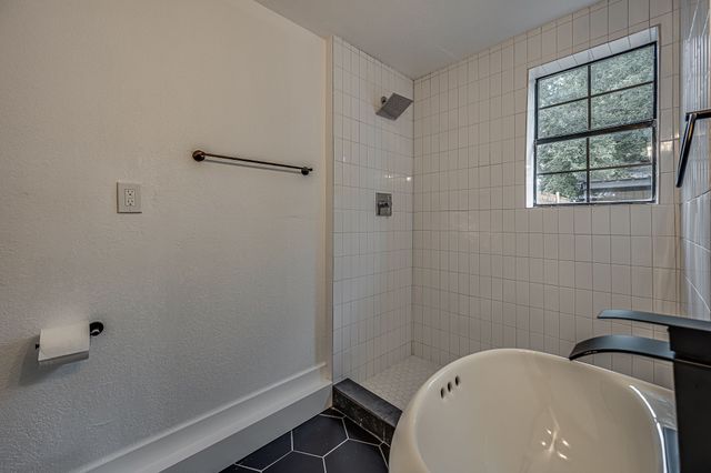 4728 Houghton Avenue, Fort Worth, TX 76107