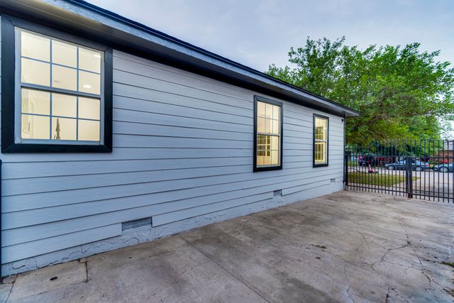 4728 Houghton Avenue, Fort Worth, TX 76107