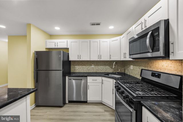 2702 SUSSEX CT, Mount Laurel, NJ 08054