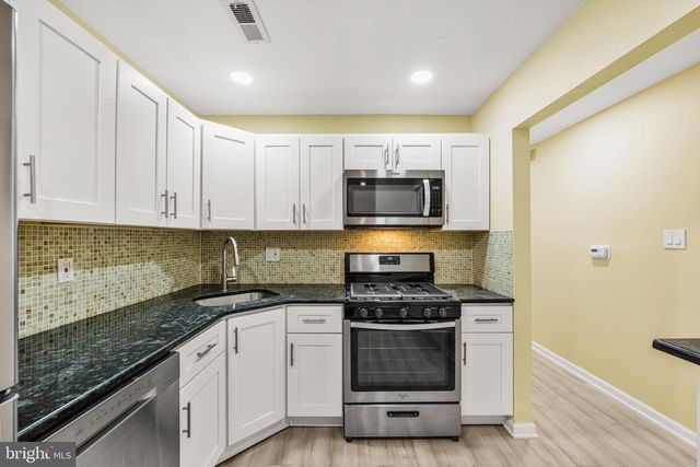 2702 SUSSEX CT, Mount Laurel, NJ 08054