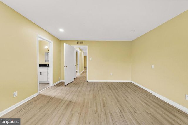 2702 SUSSEX CT, Mount Laurel, NJ 08054