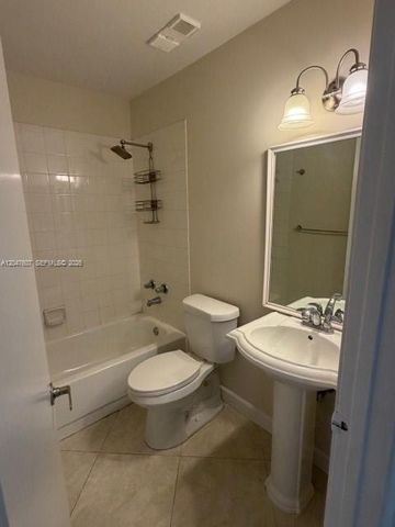 10725 Cleary Boulevard 211, Plantation, FL 33324