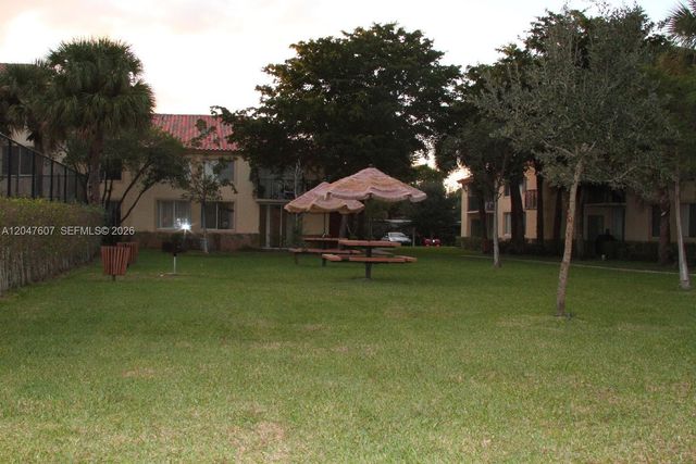 10725 Cleary Boulevard 211, Plantation, FL 33324