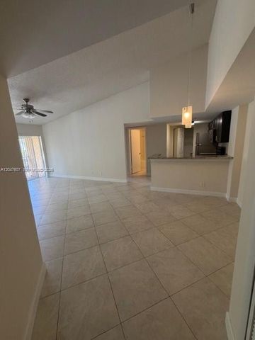 10725 Cleary Boulevard 211, Plantation, FL 33324