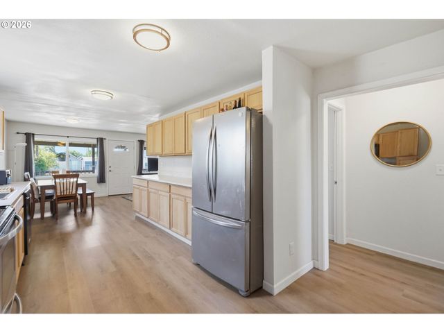 505 S 5TH St, Harrisburg, OR 97446