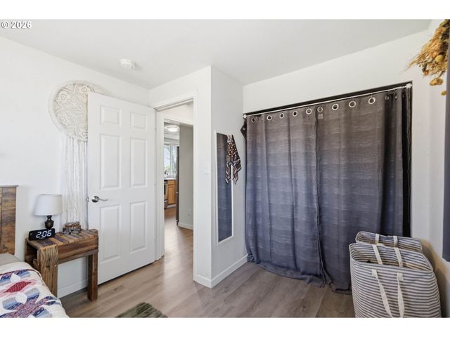 505 S 5TH St, Harrisburg, OR 97446