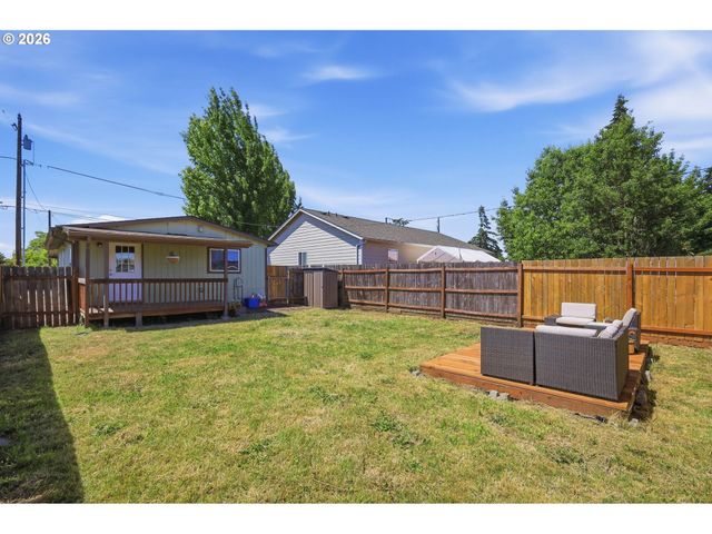 505 S 5TH St, Harrisburg, OR 97446