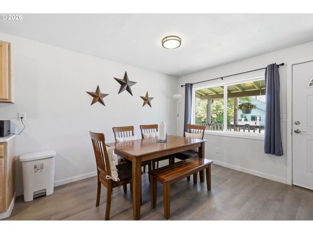 505 S 5TH St, Harrisburg, OR 97446