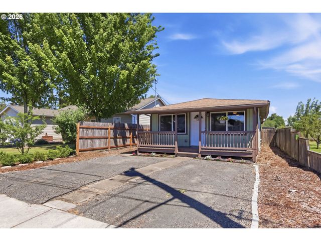 505 S 5TH St, Harrisburg, OR 97446