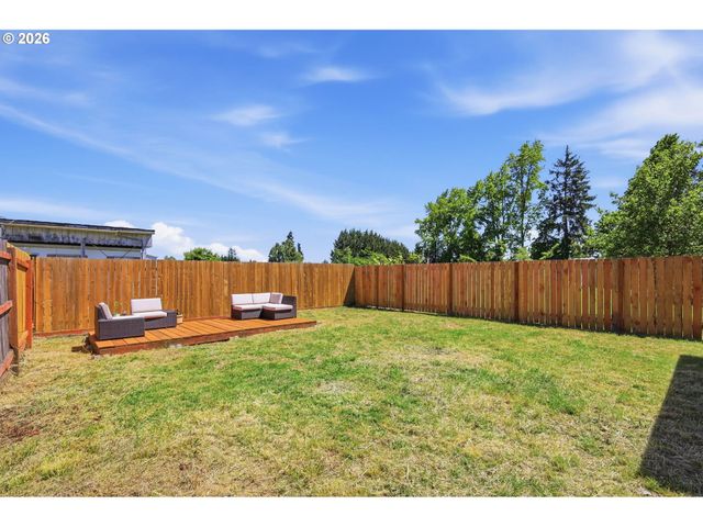 505 S 5TH St, Harrisburg, OR 97446