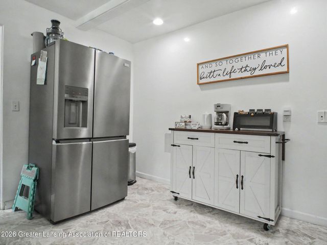 805 Dryer Farm Road, Lansing, MI 48917