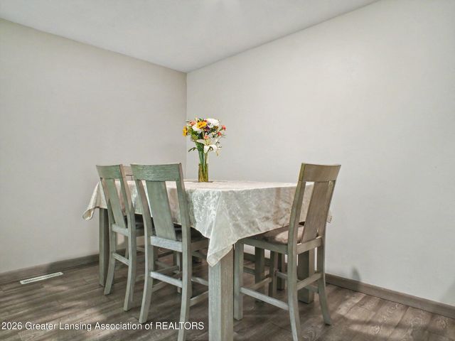 805 Dryer Farm Road, Lansing, MI 48917