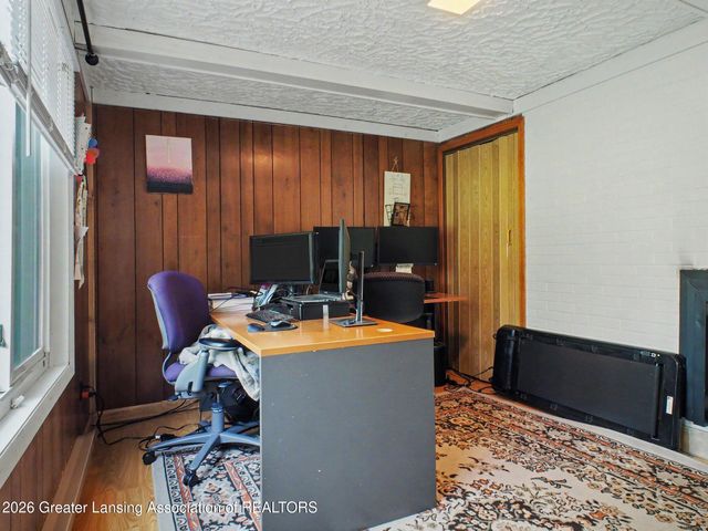 805 Dryer Farm Road, Lansing, MI 48917