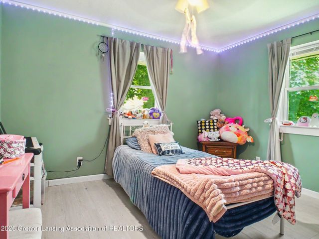 805 Dryer Farm Road, Lansing, MI 48917