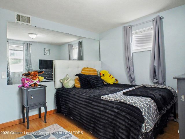 805 Dryer Farm Road, Lansing, MI 48917