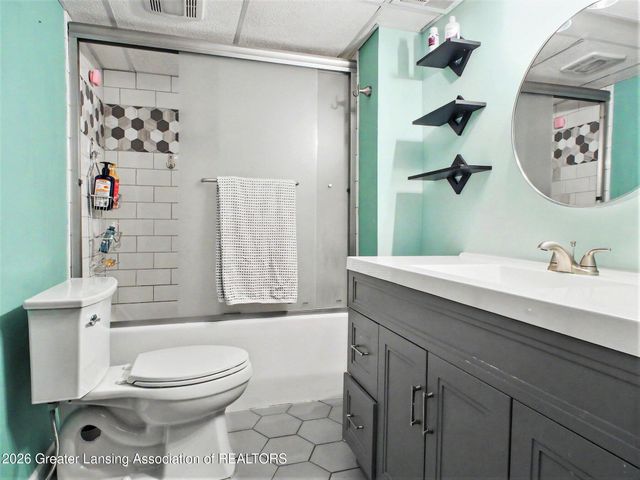 805 Dryer Farm Road, Lansing, MI 48917