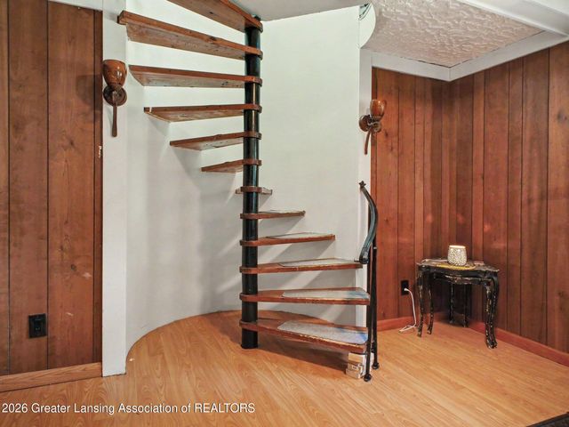 805 Dryer Farm Road, Lansing, MI 48917