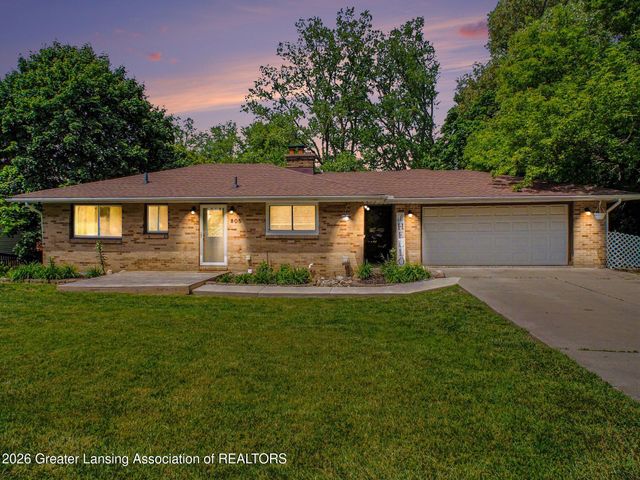 805 Dryer Farm Road, Lansing, MI 48917
