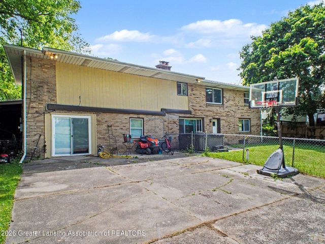 805 Dryer Farm Road, Lansing, MI 48917
