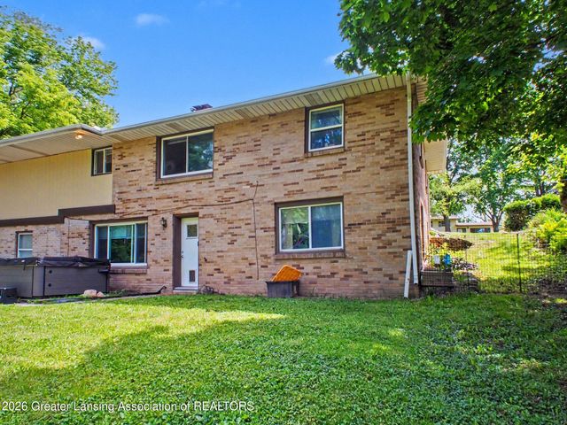805 Dryer Farm Road, Lansing, MI 48917