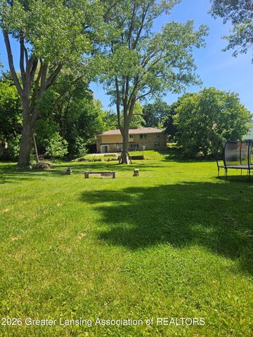 805 Dryer Farm Road, Lansing, MI 48917