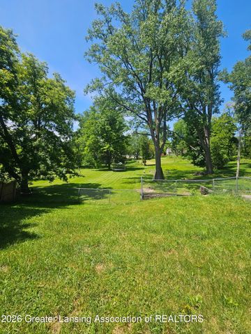 805 Dryer Farm Road, Lansing, MI 48917