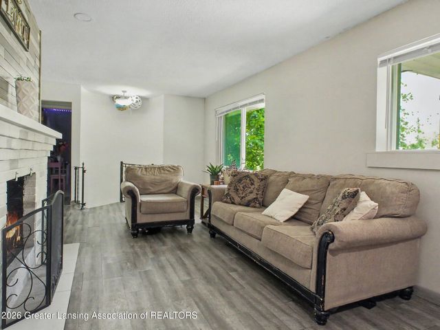 805 Dryer Farm Road, Lansing, MI 48917