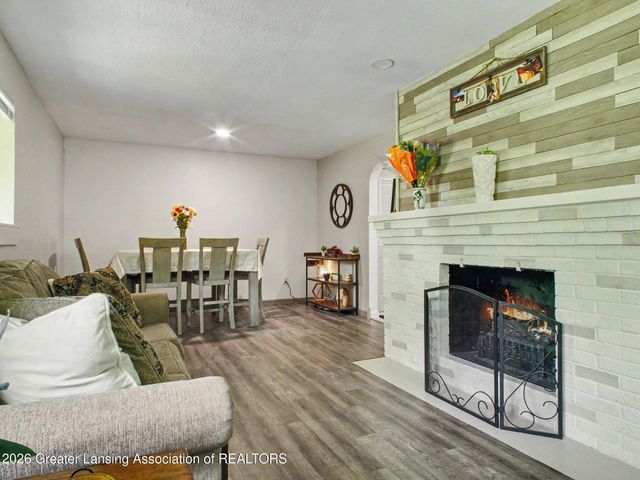 805 Dryer Farm Road, Lansing, MI 48917