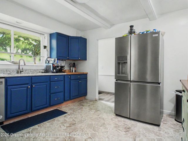 805 Dryer Farm Road, Lansing, MI 48917