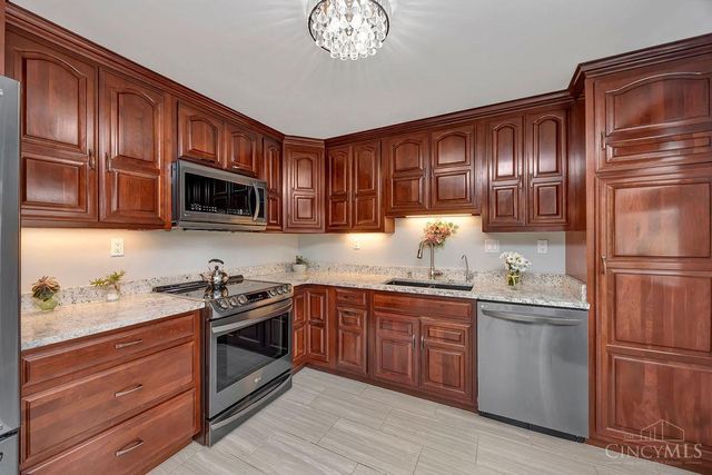 5449 S Garrett Drive, Miami Twp, OH 45150