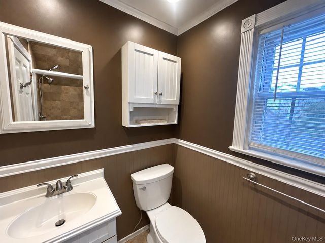 2 RUTH Place, Glen Head, NY 11545