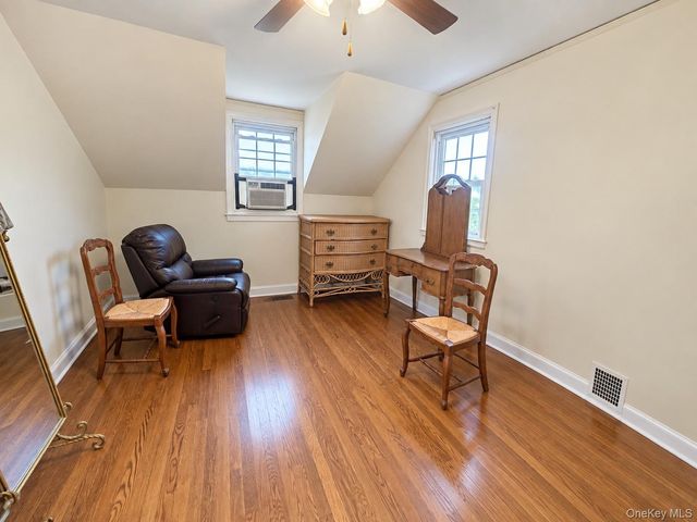 2 RUTH Place, Glen Head, NY 11545
