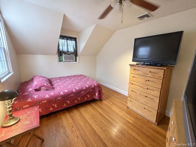 2 RUTH Place, Glen Head, NY 11545