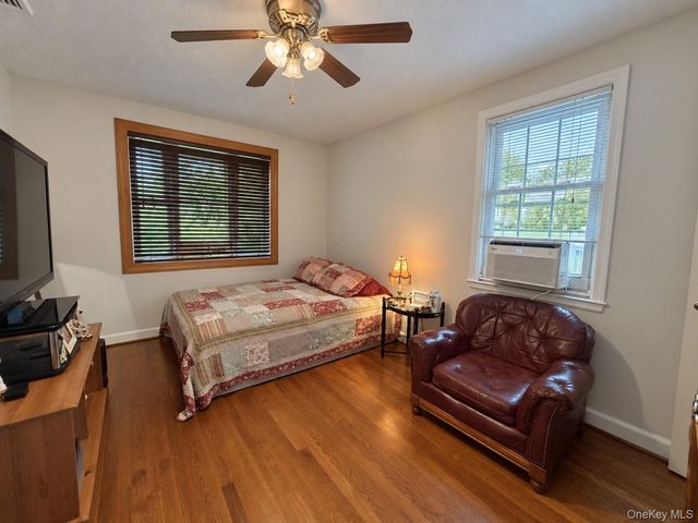 2 RUTH Place, Glen Head, NY 11545