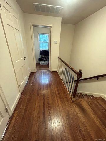 2 RUTH Place, Glen Head, NY 11545