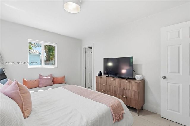 6140 SW 62nd St, South Miami, FL 33143