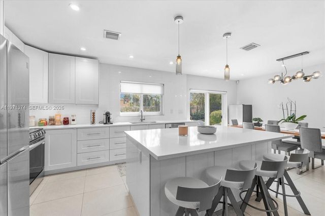 6140 SW 62nd St, South Miami, FL 33143