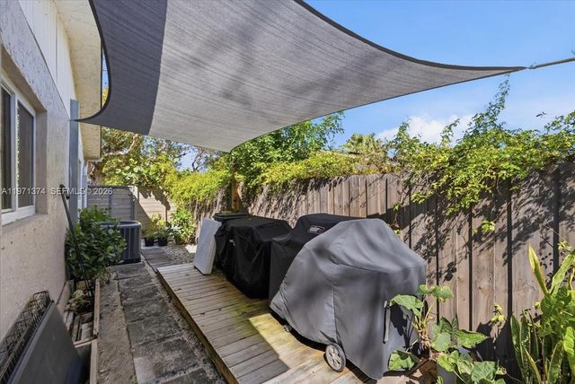 6140 SW 62nd St, South Miami, FL 33143