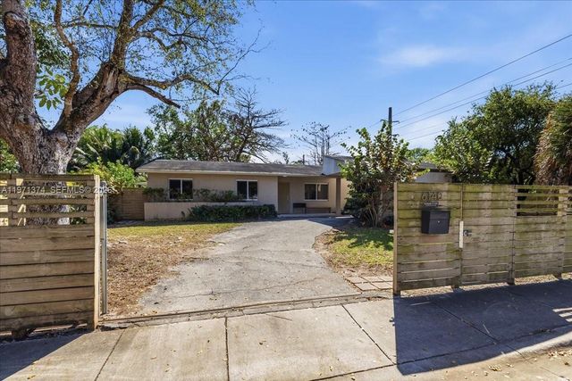6140 SW 62nd St, South Miami, FL 33143