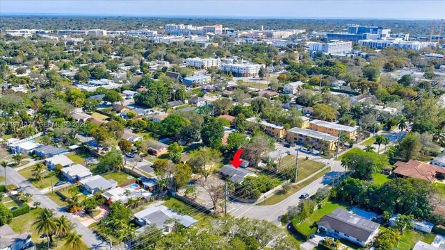 6140 SW 62nd St, South Miami, FL 33143