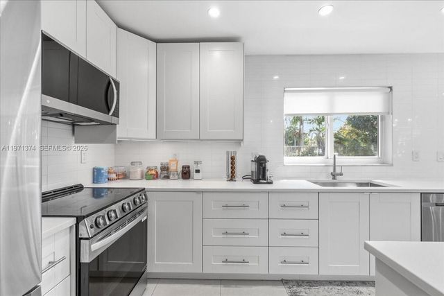 6140 SW 62nd St, South Miami, FL 33143