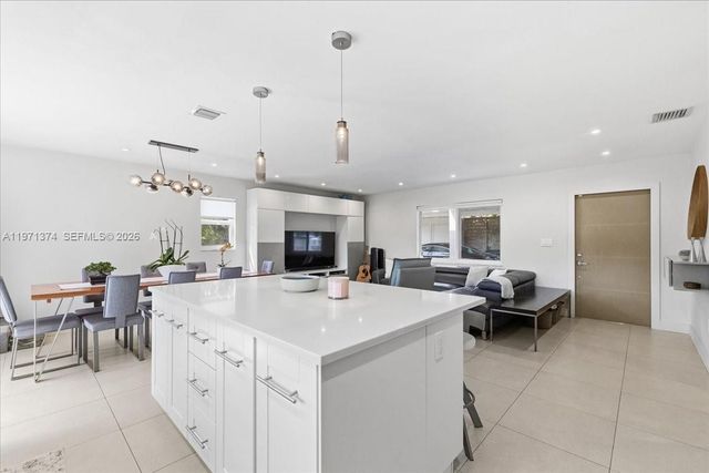 6140 SW 62nd St, South Miami, FL 33143