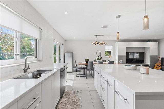 6140 SW 62nd St, South Miami, FL 33143