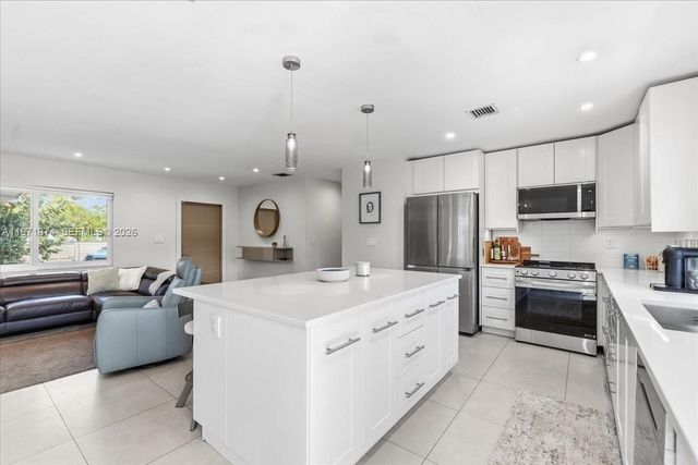 6140 SW 62nd St, South Miami, FL 33143