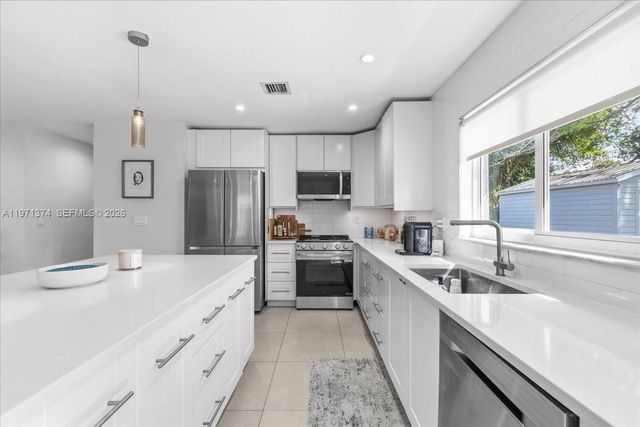 6140 SW 62nd St, South Miami, FL 33143