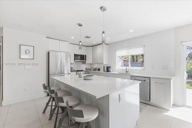 6140 SW 62nd St, South Miami, FL 33143