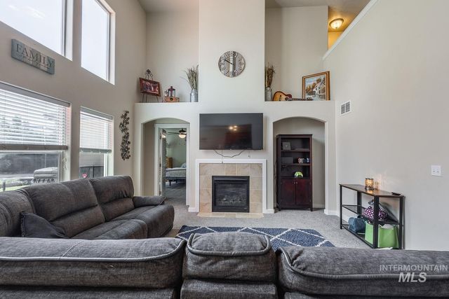 890 N Oxwich Ave, Meridian, ID 83642