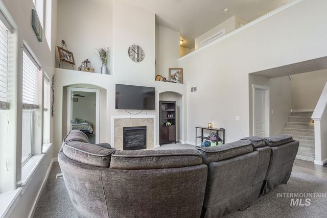 890 N Oxwich Ave, Meridian, ID 83642